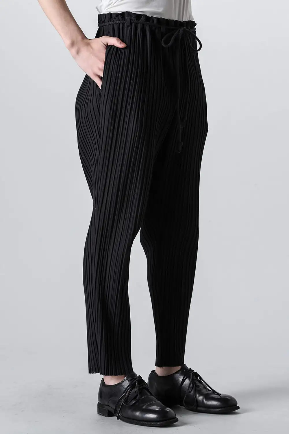 プリーツパンツ