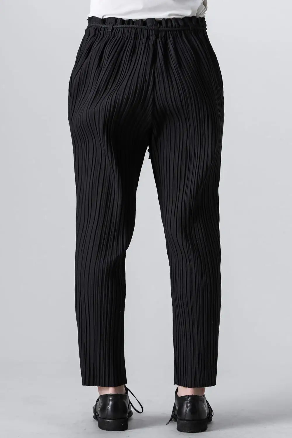 プリーツパンツ