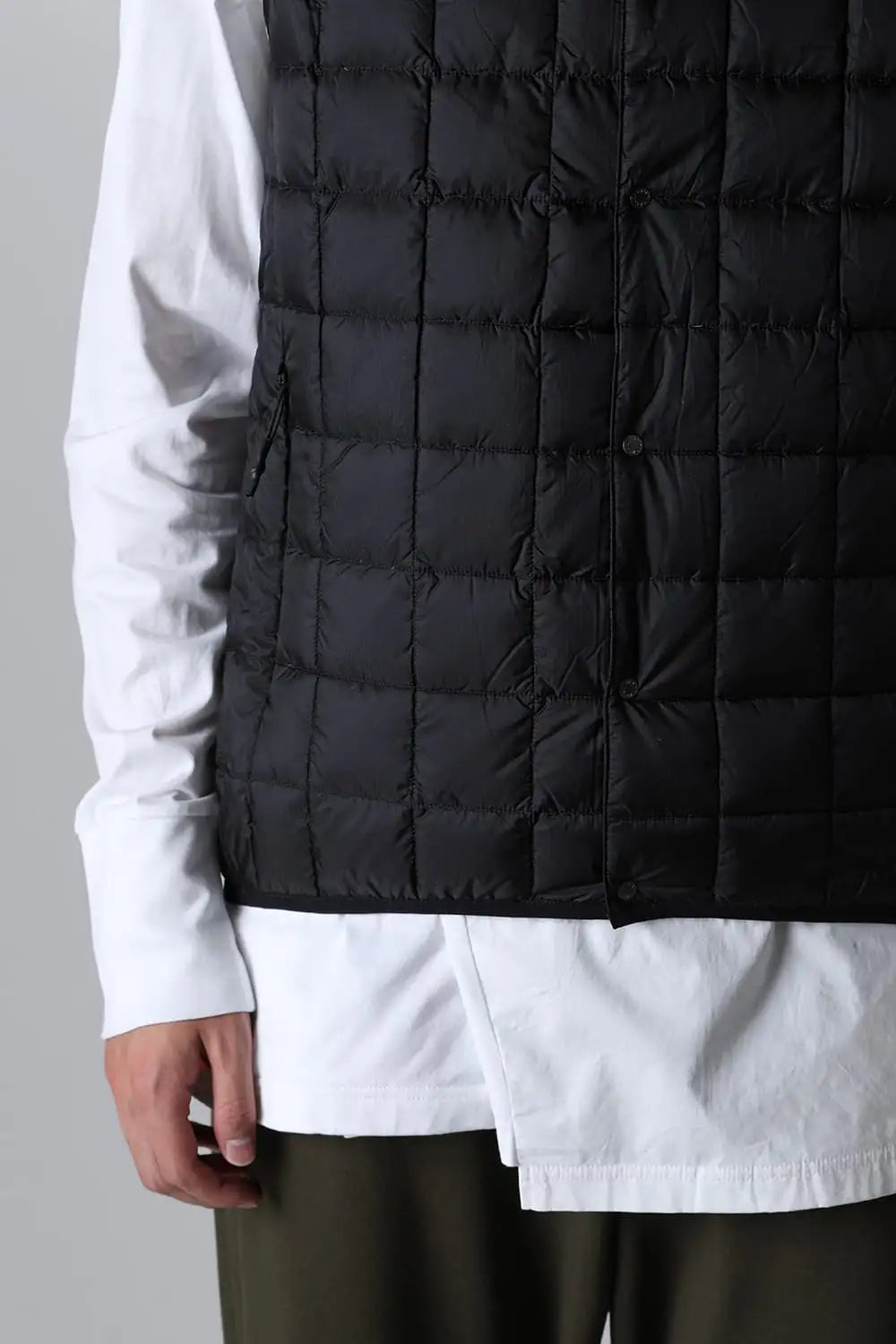 MOUNTAIN HI-SPEC CREW NECK DOWN VEST＜900FP+＞ Black