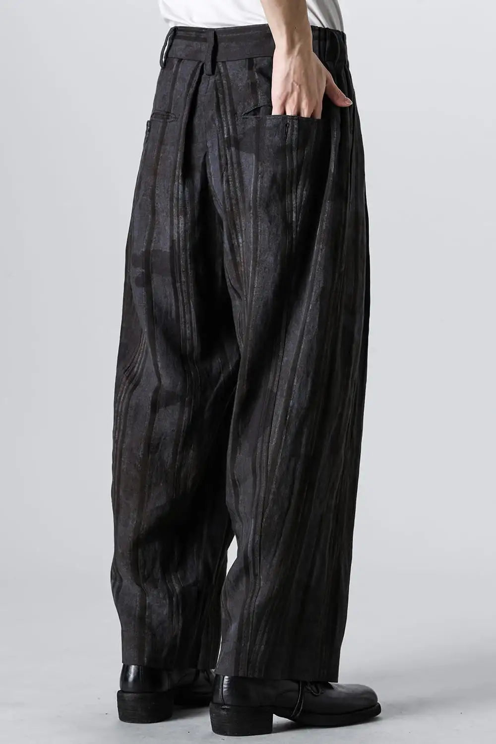 Front Pleats Tapered Long Trousers
