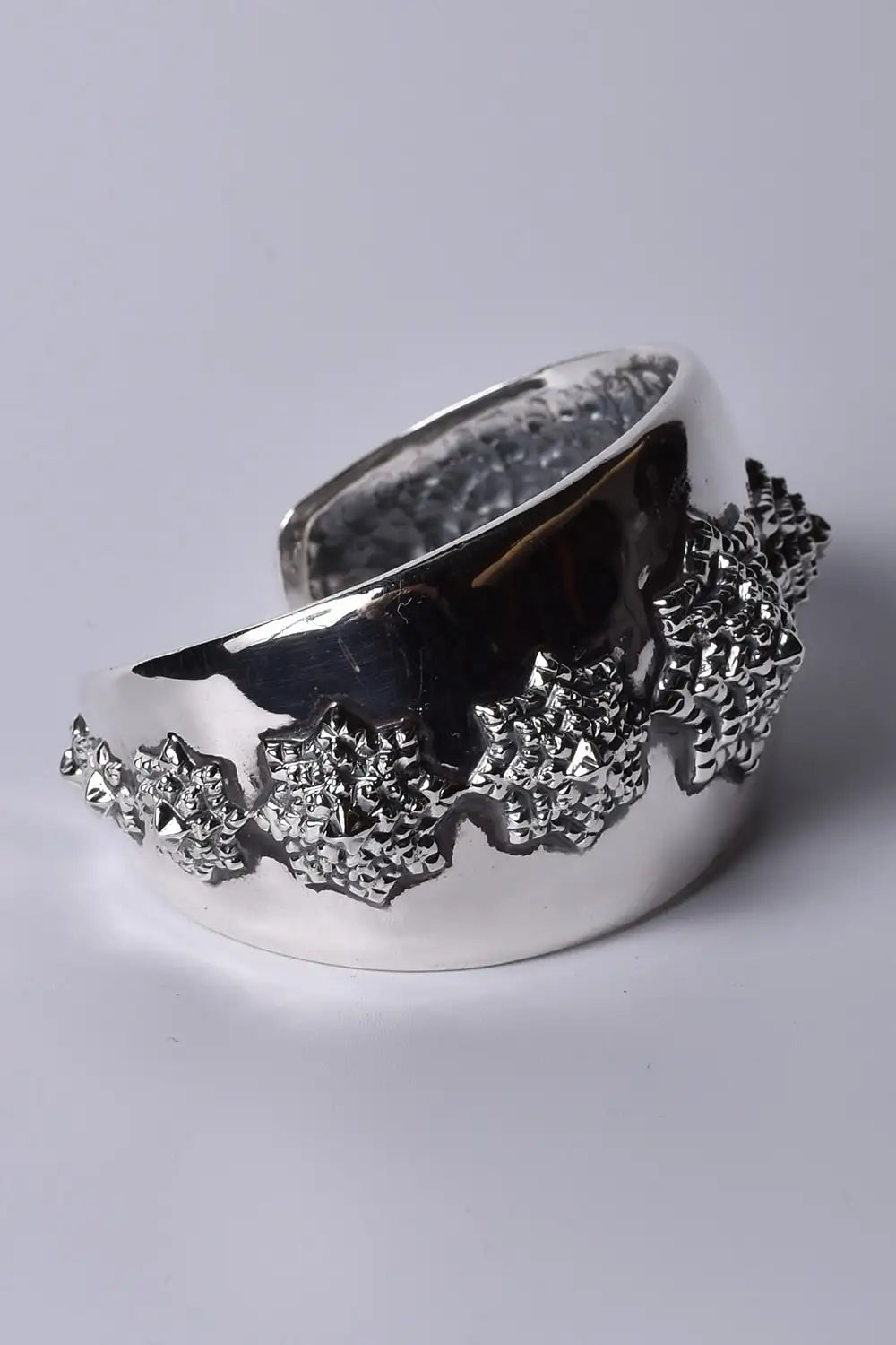 フラワー E バングル