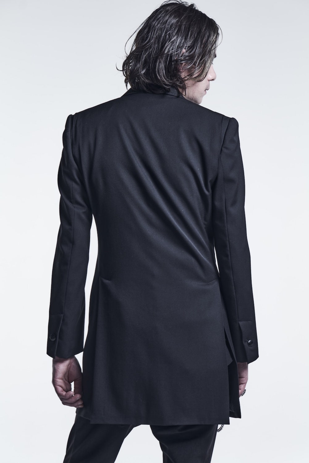 ピークド ロングジャケット