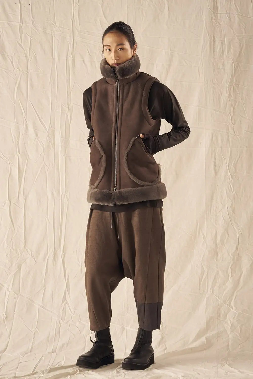 ハイネックベスト シープスキン ワームグレイ