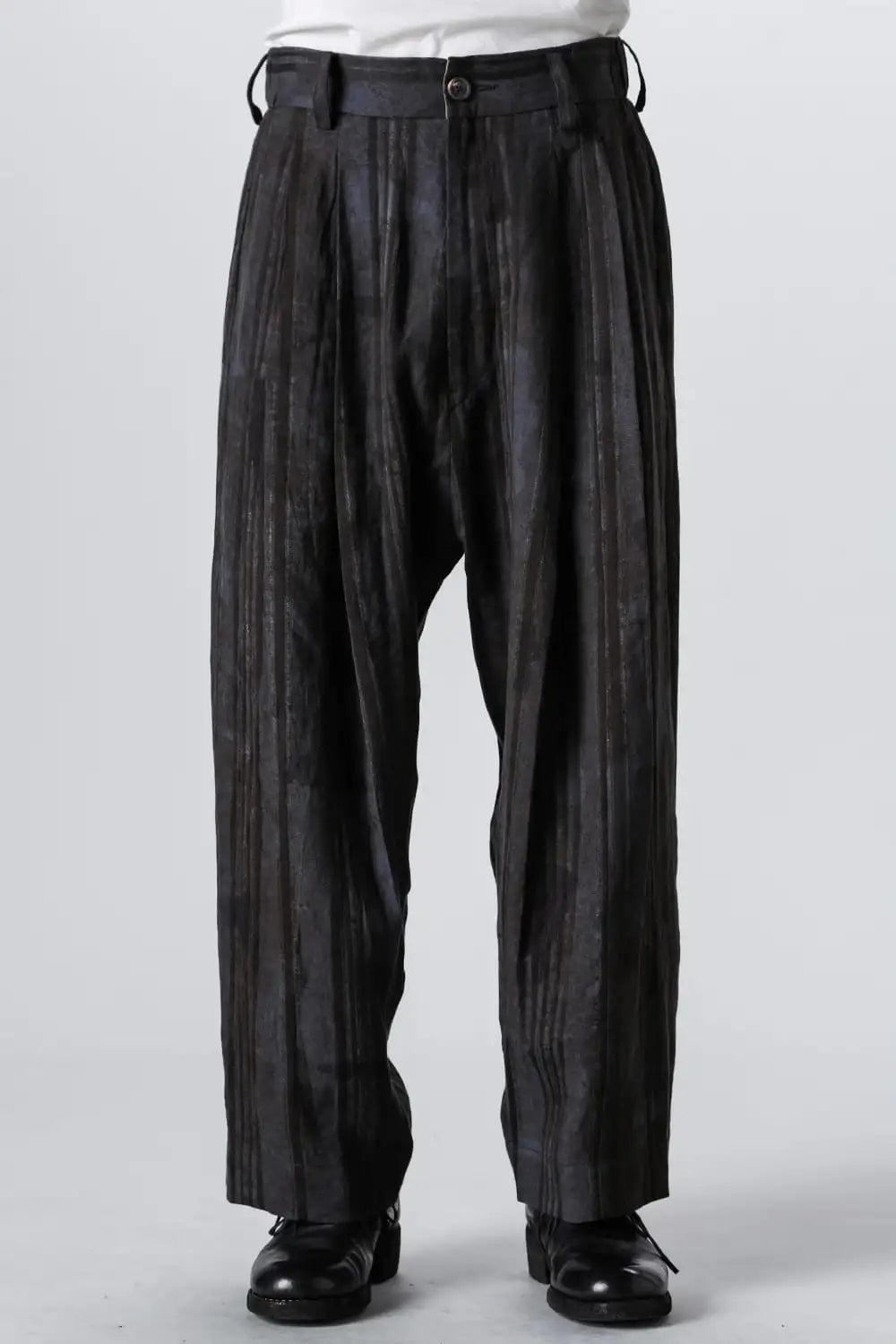 Front Pleats Tapered Long Trousers