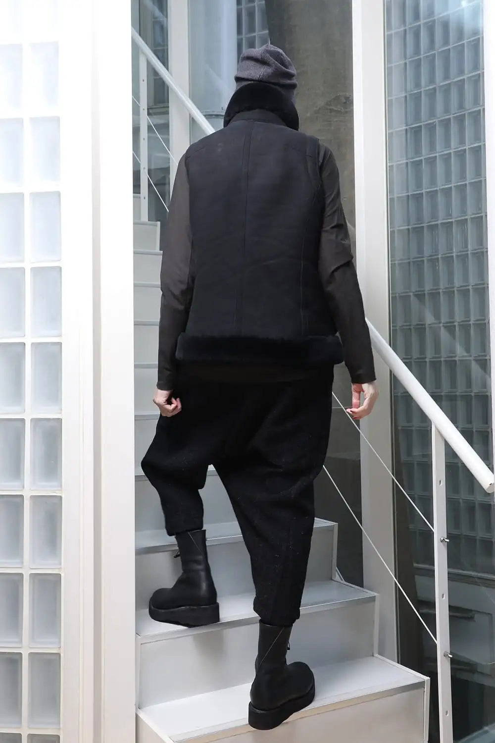 High neck  Vest Sheep Skin Black