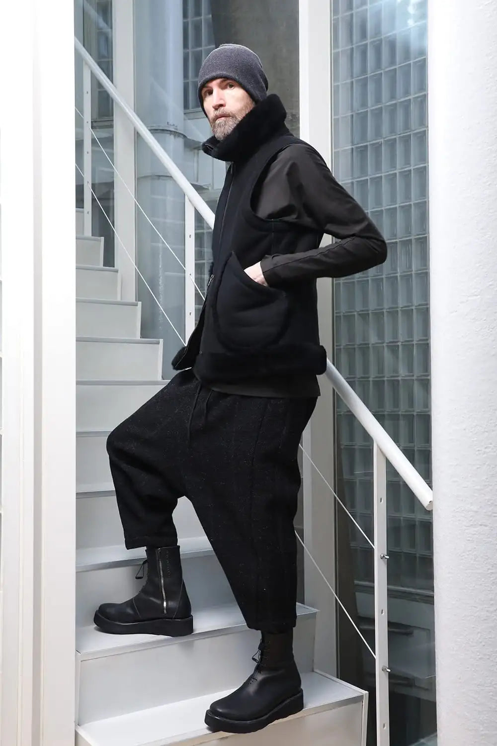 High neck  Vest Sheep Skin Black