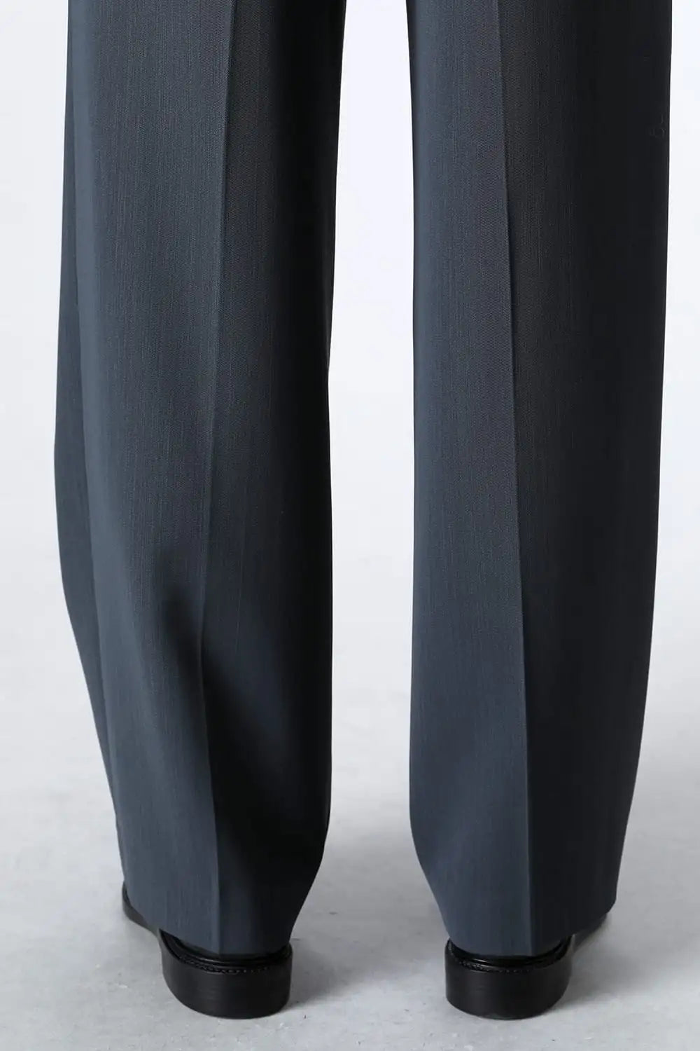 Two Tucks Wide Trousers Charcoal