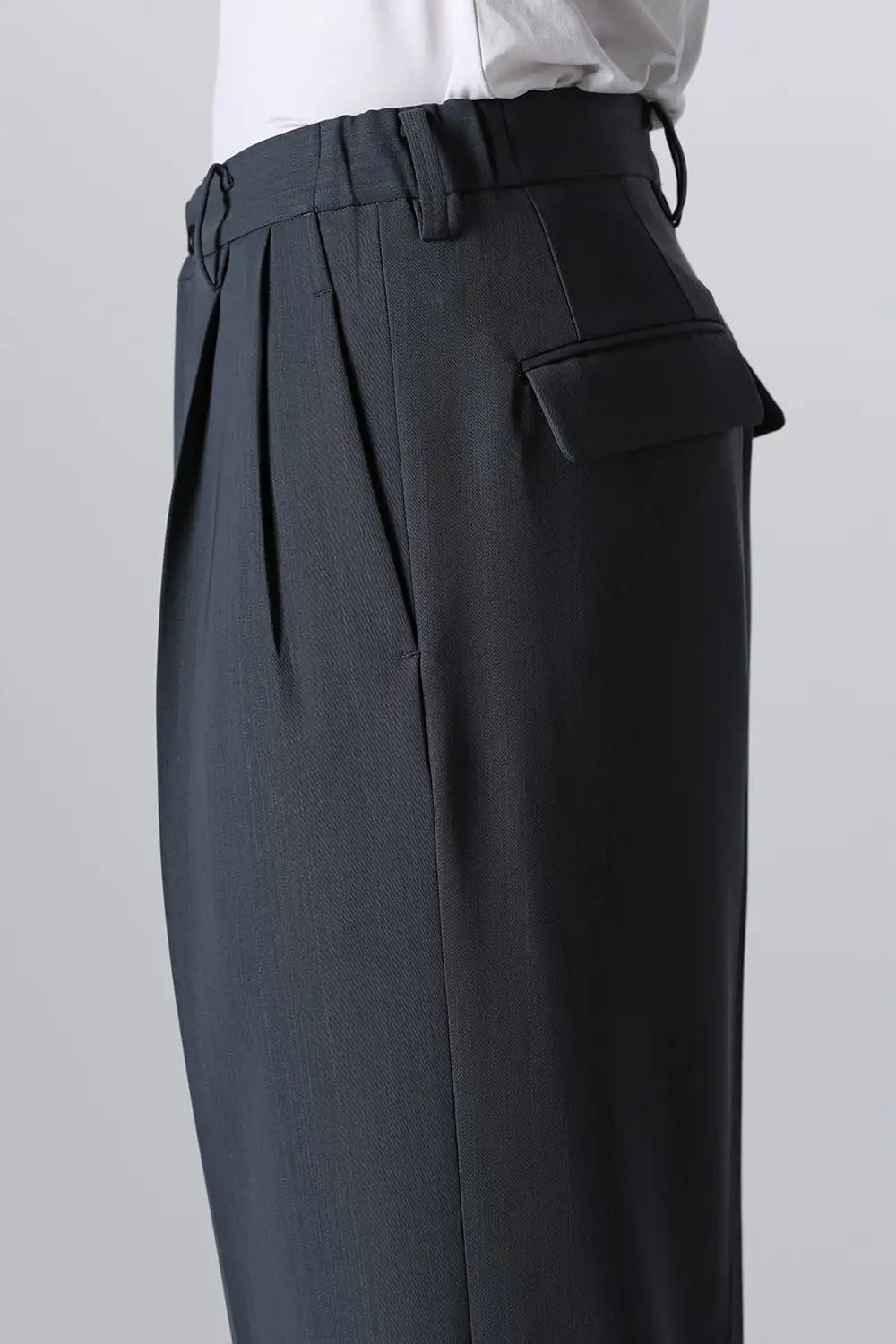 Two Tucks Wide Trousers Charcoal