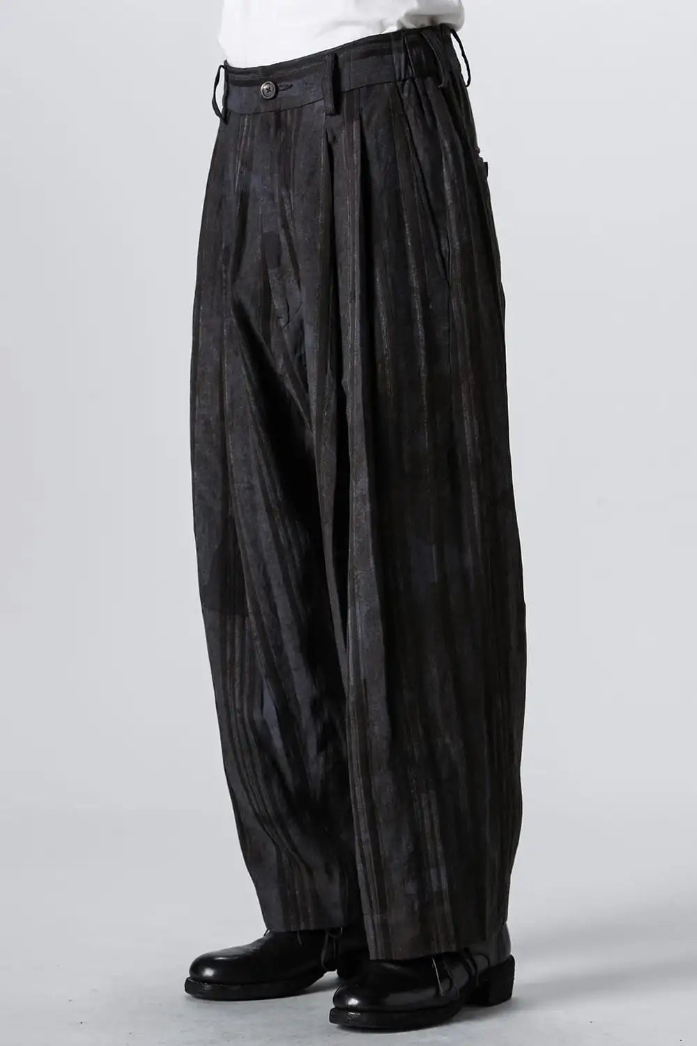 Front Pleats Tapered Long Trousers