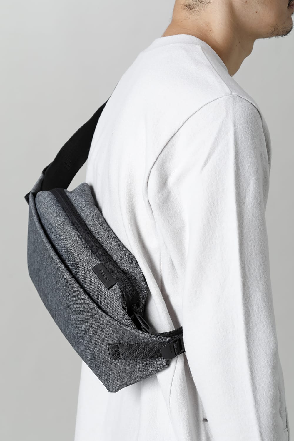 Isarau Black Melange