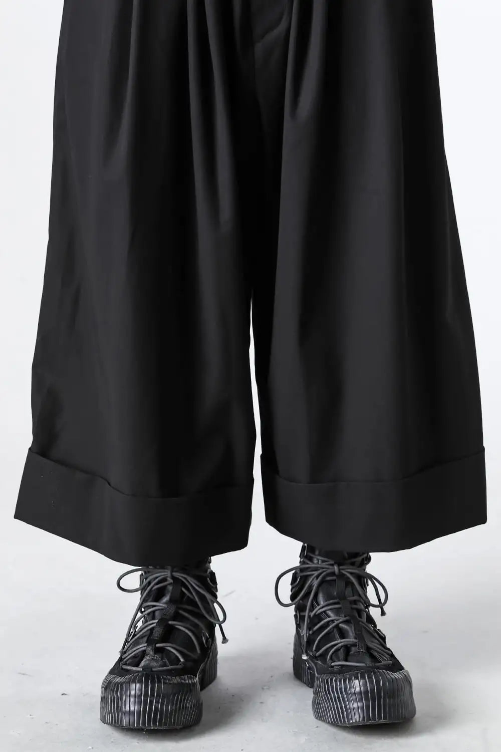 Baggy cropped pants 60/2 cotton gabardine