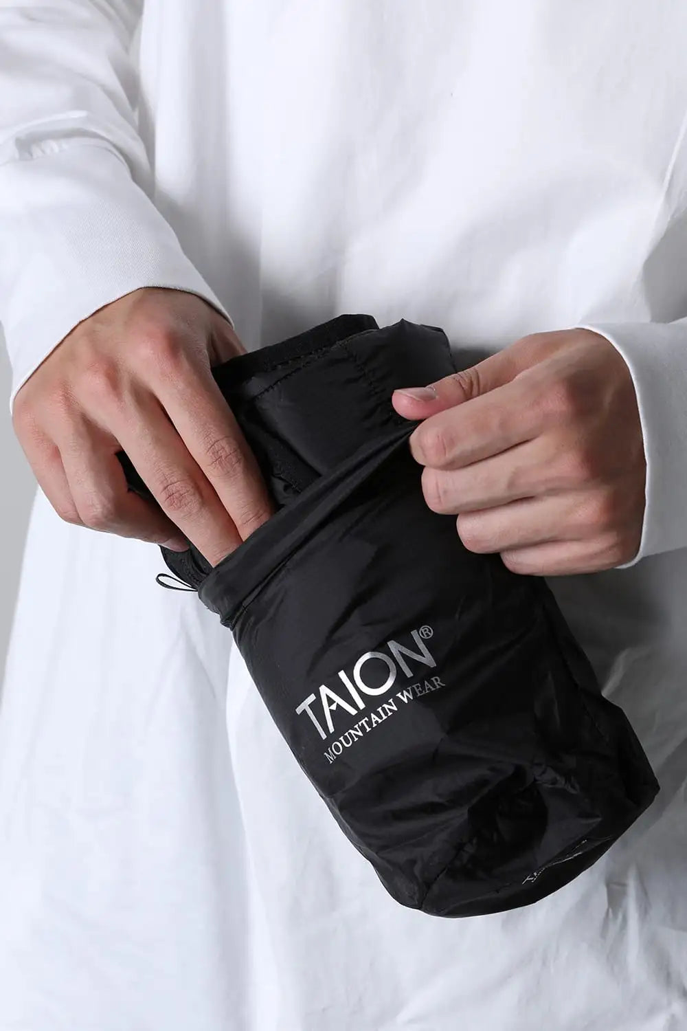 MOUNTAIN HI-SPEC CREW NECK DOWN VEST＜900FP+＞ Black