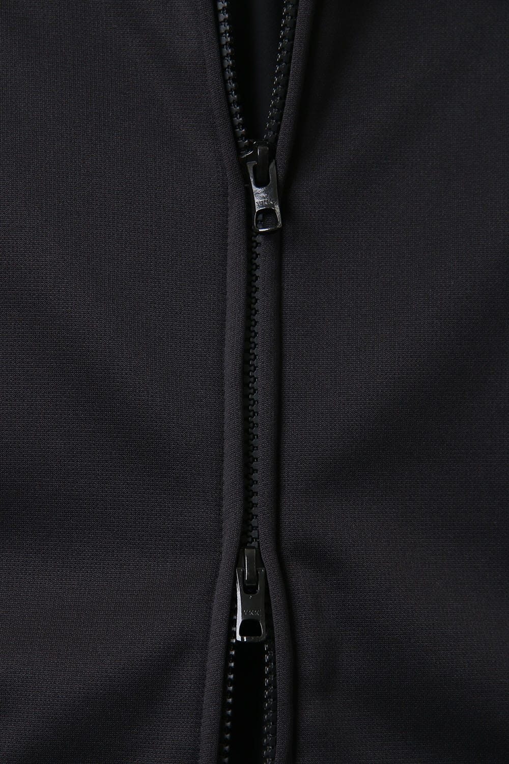 ZIP UP VACUUM NECK PARKA BLACK