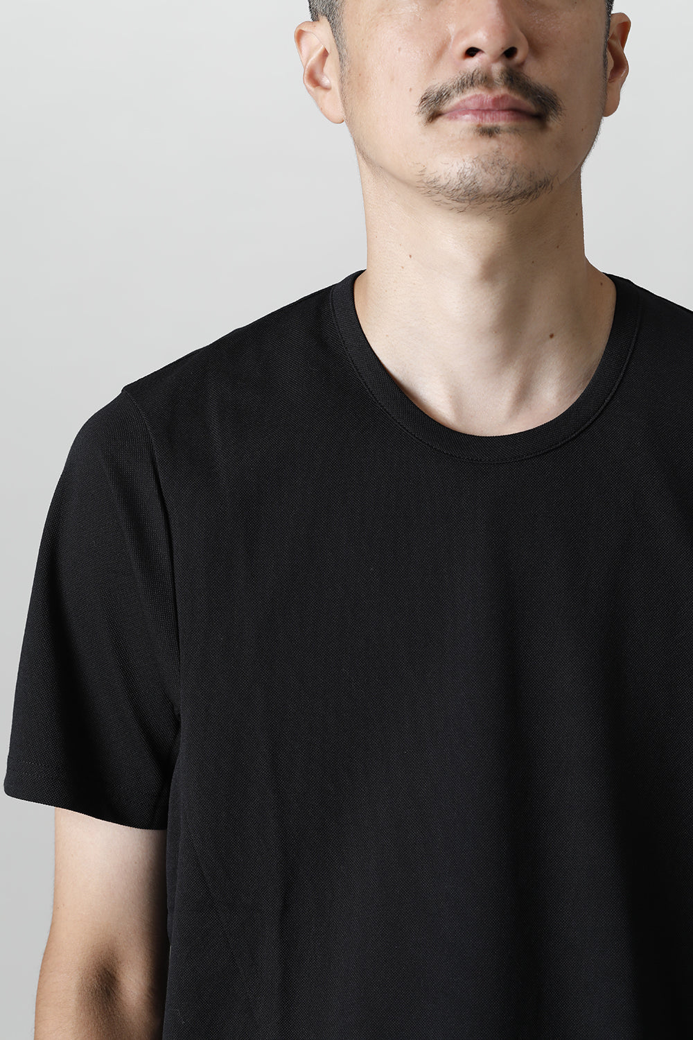 Crew Neck Sidevents S/S Black