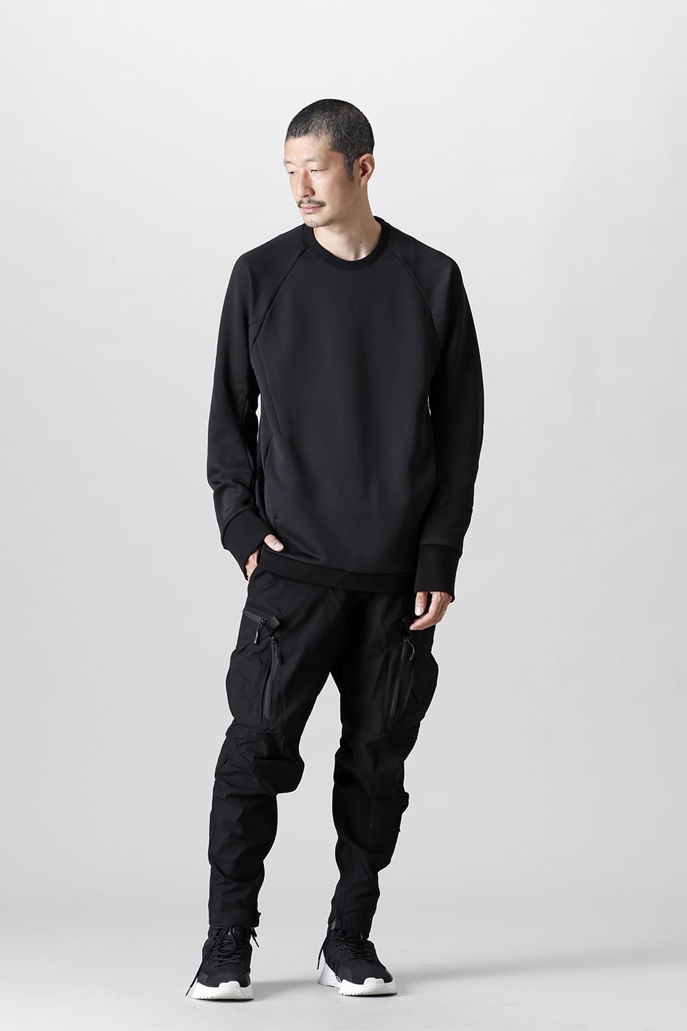 テック クルーネック トップ Black