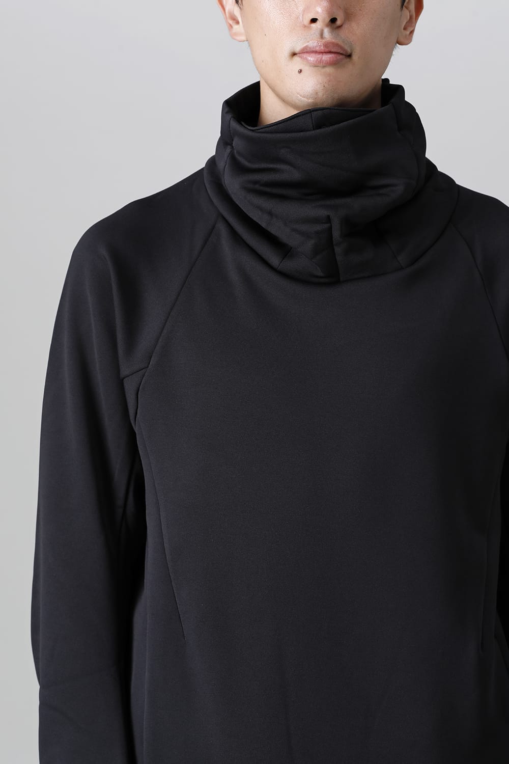 Covered Neck L/S Black