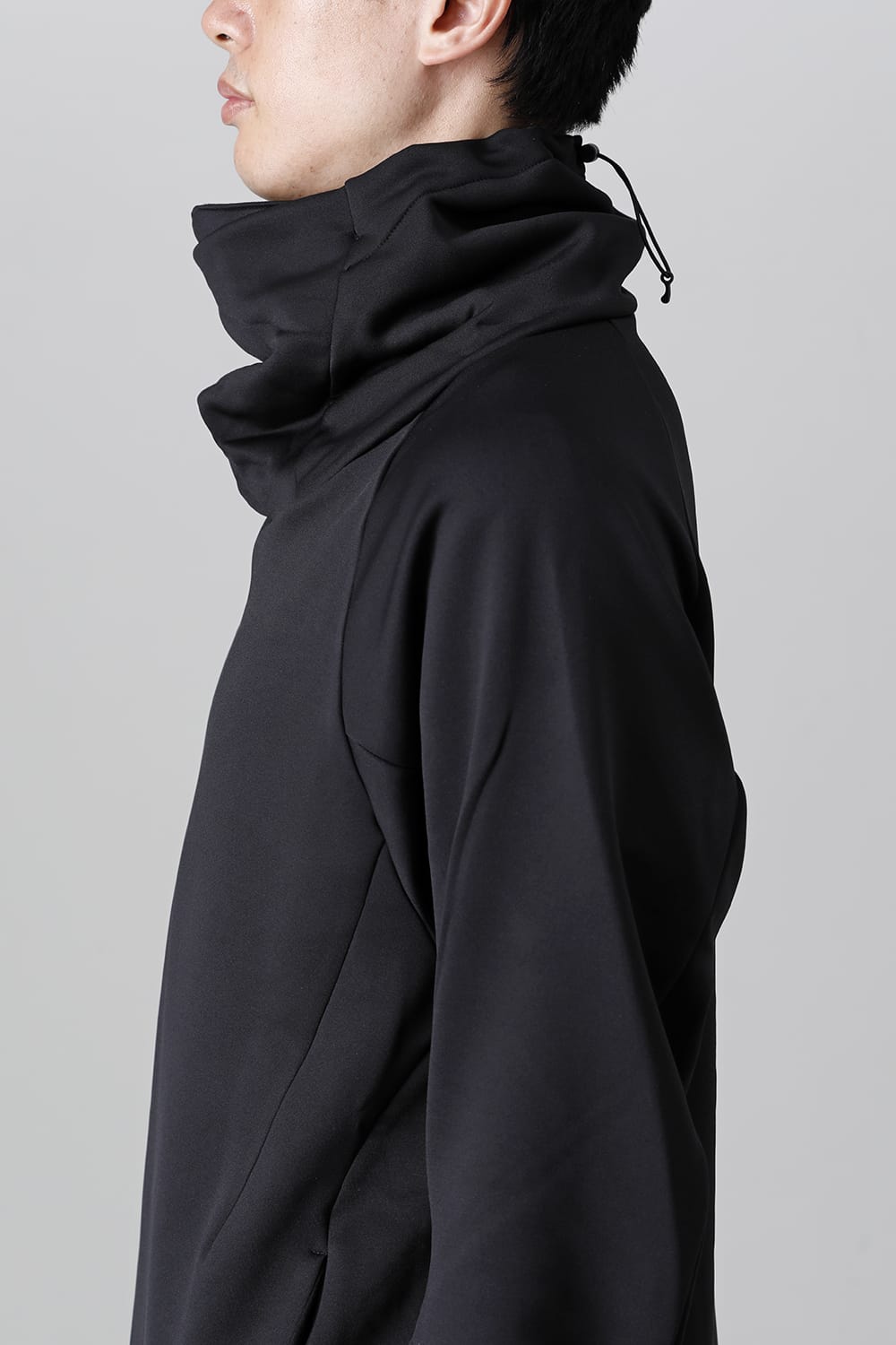 Covered Neck L/S Black