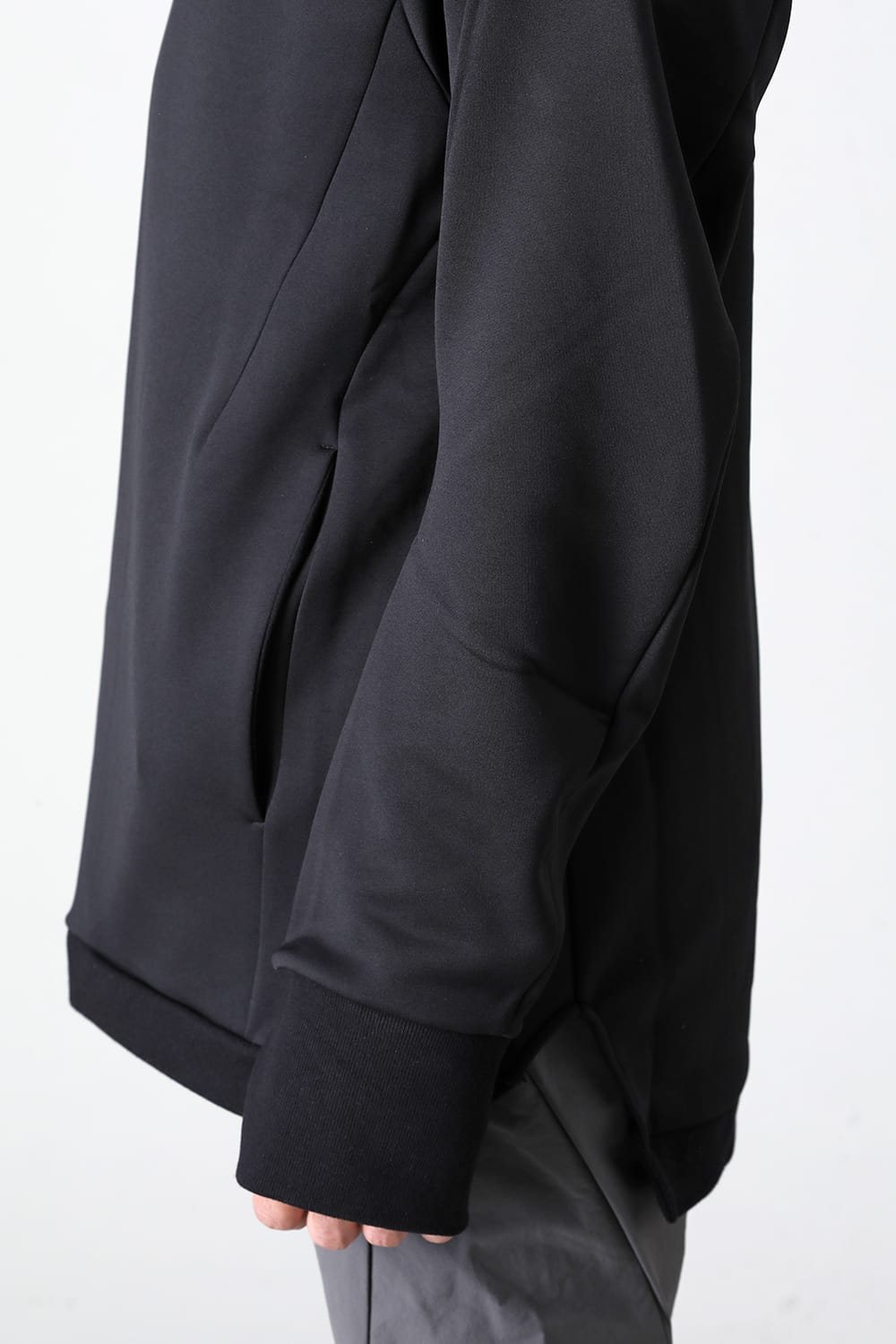 Covered Neck L/S Black