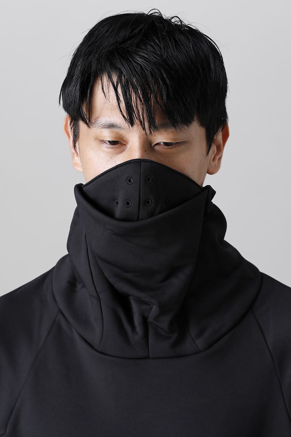 Covered Neck L/S Black