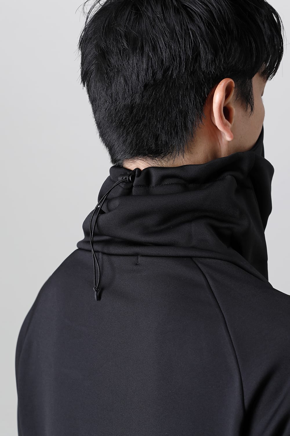 Covered Neck L/S Black