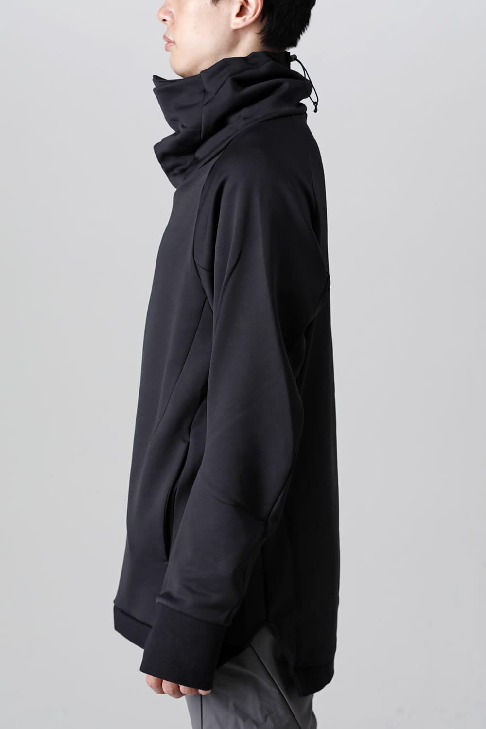 Covered Neck L/S Black