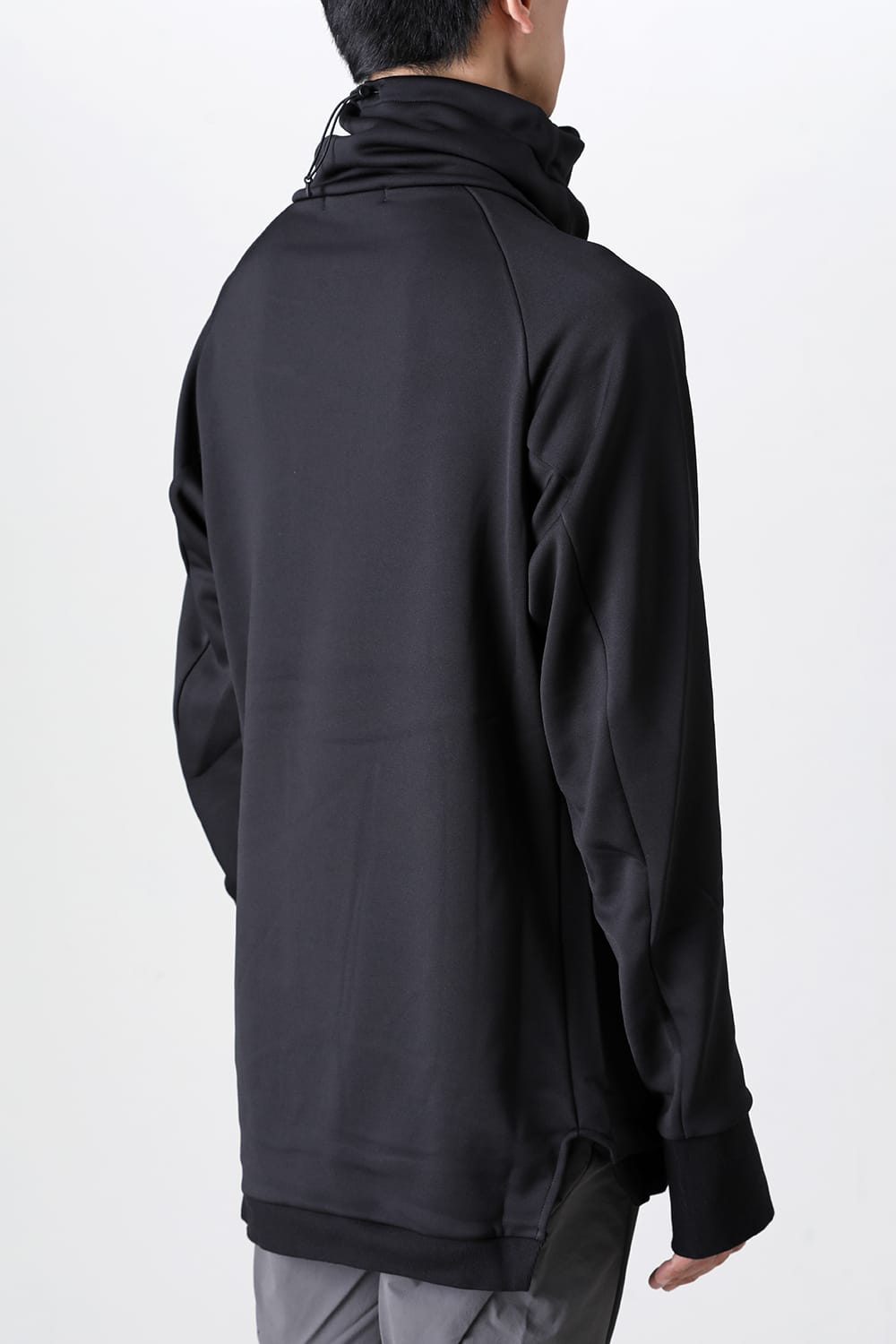 Covered Neck L/S Black