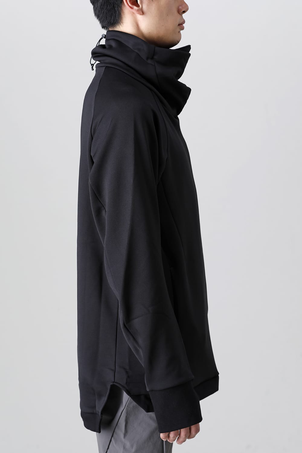 Covered Neck L/S Black