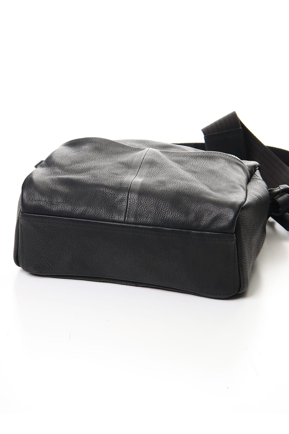 Mouse zip shoulder Mini Mat shrink Black