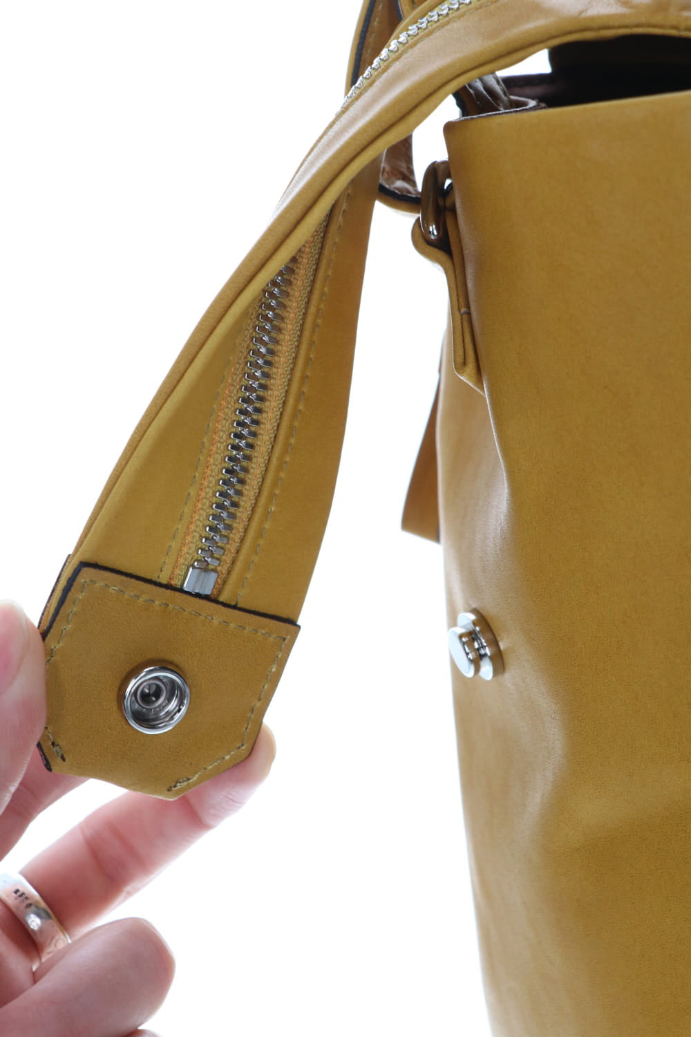 Slide tote bag - Cow leather from Hokkaido Mustard