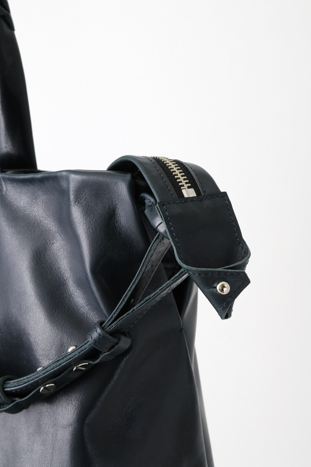 Veil Handle Mid Bag - Steer Oil