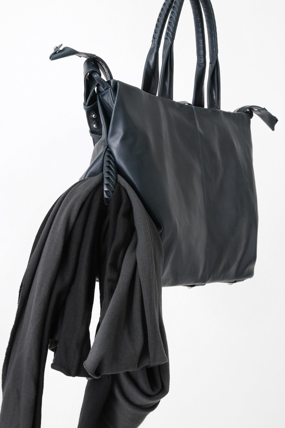 Veil Handle Mid Bag - Steer Oil