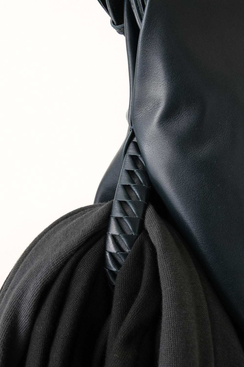 Veil Handle Mid Bag - Steer Oil