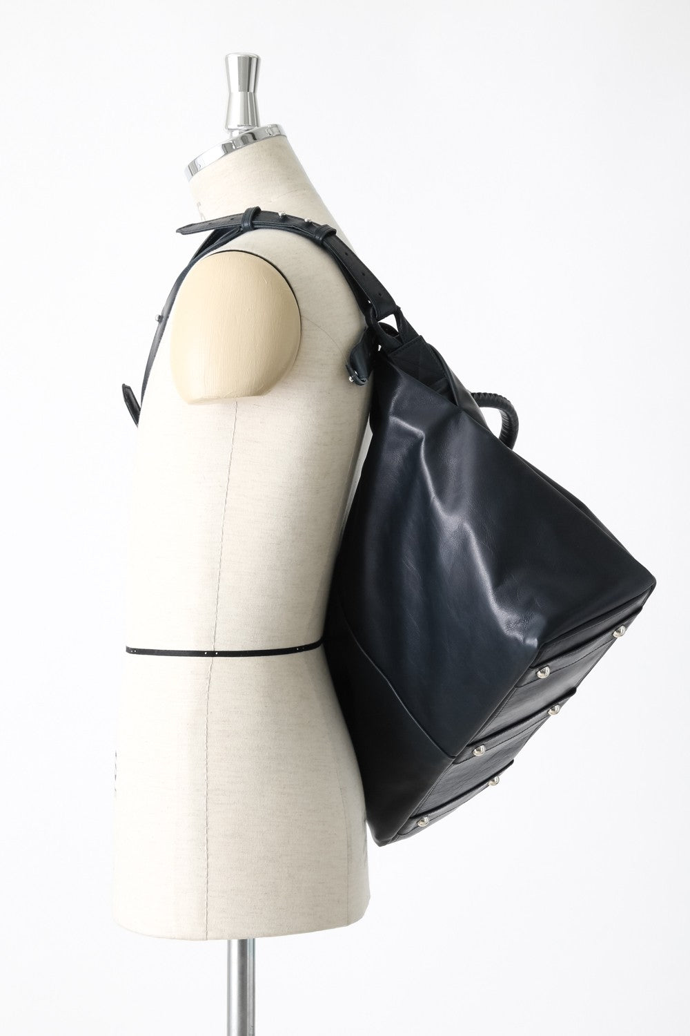 Veil Handle Mid Bag - Steer Oil