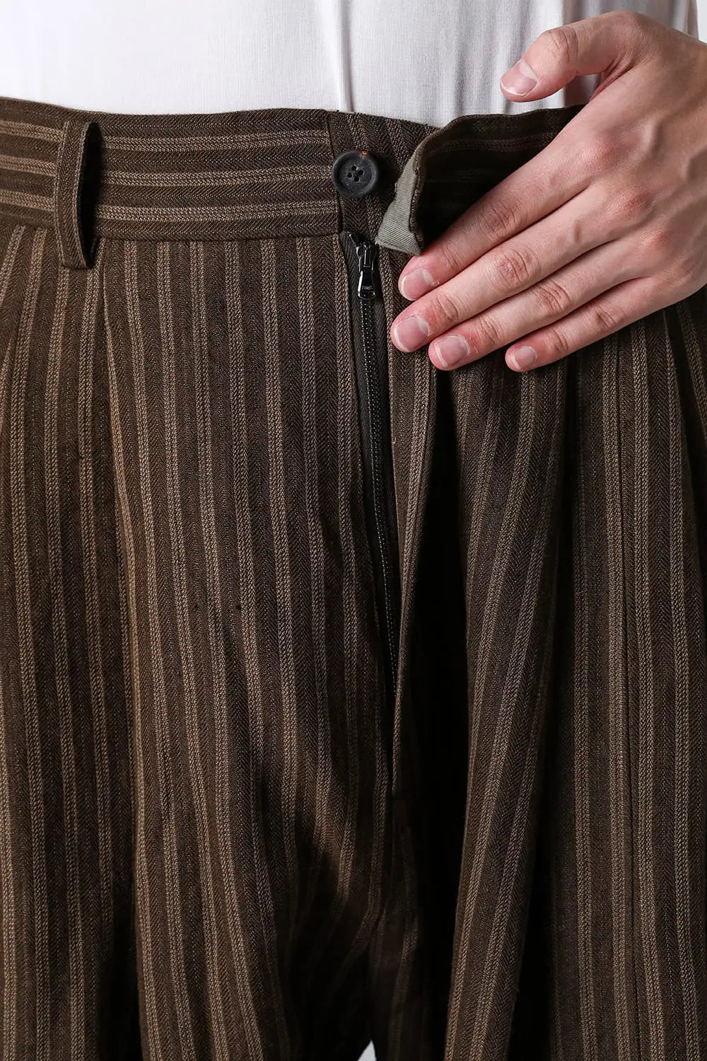 Front Pleats Tapered Long Trousers