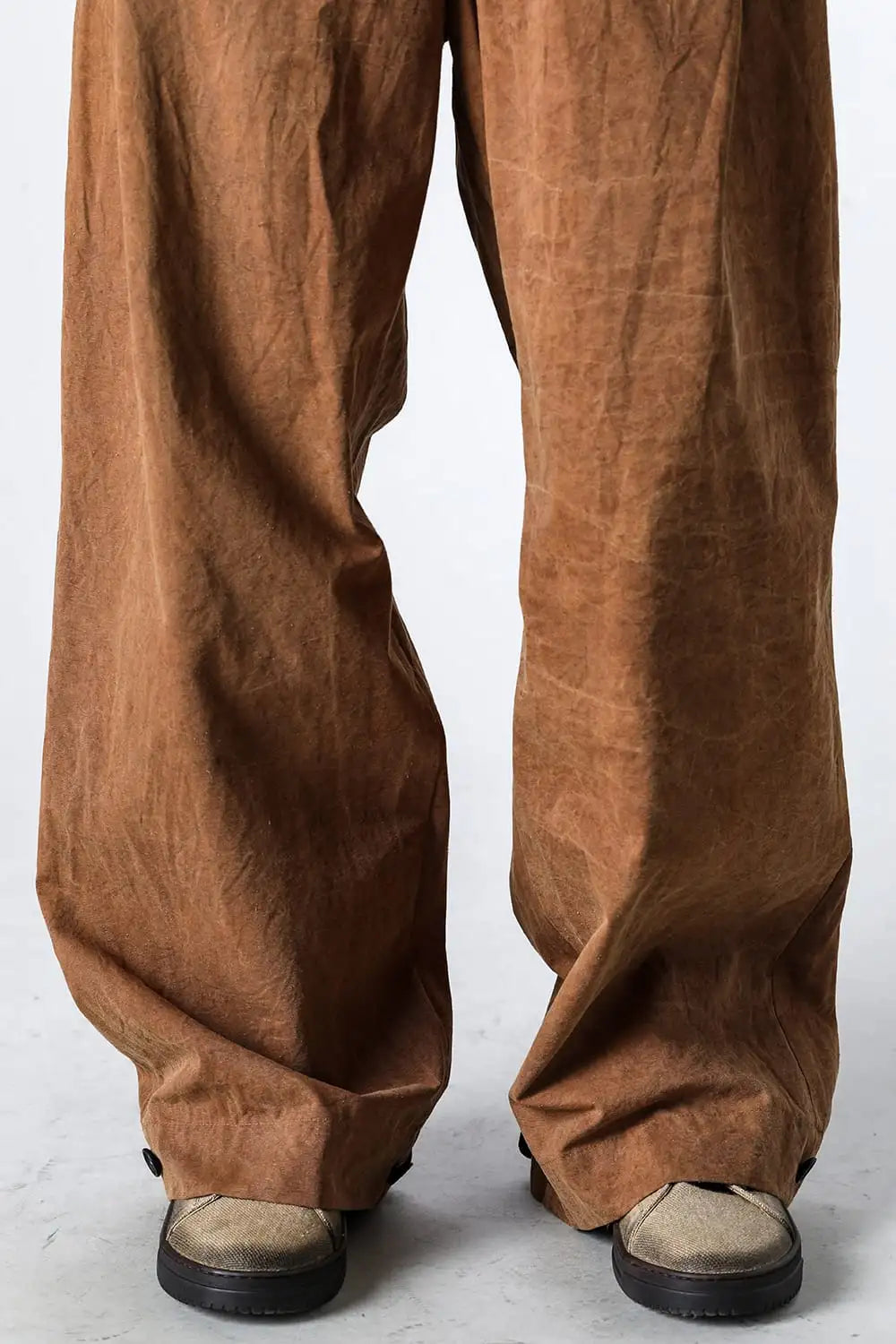 Side Tucked Wide Straight Trousers Kakishibu Brown