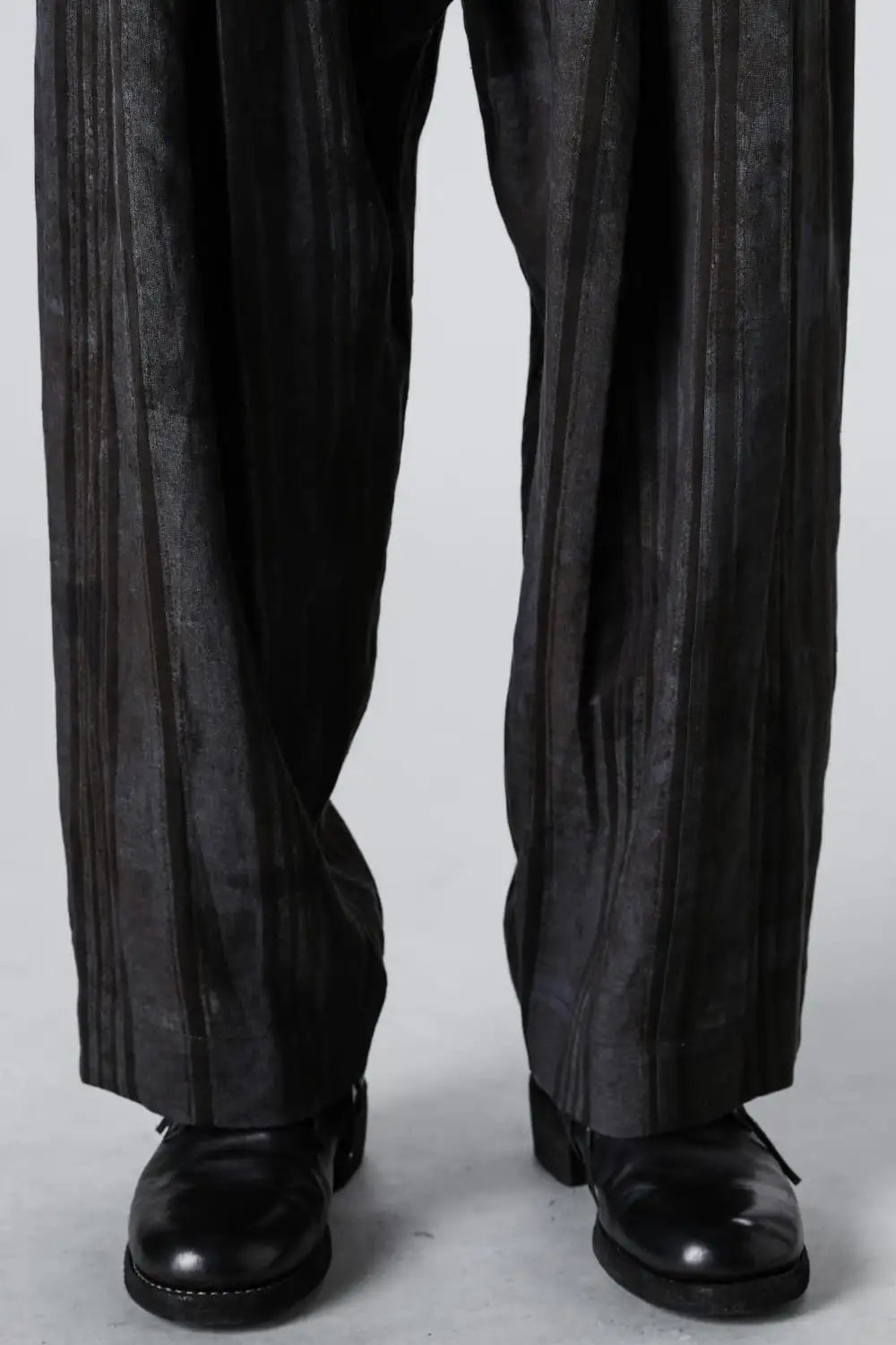 Front Pleats Tapered Long Trousers