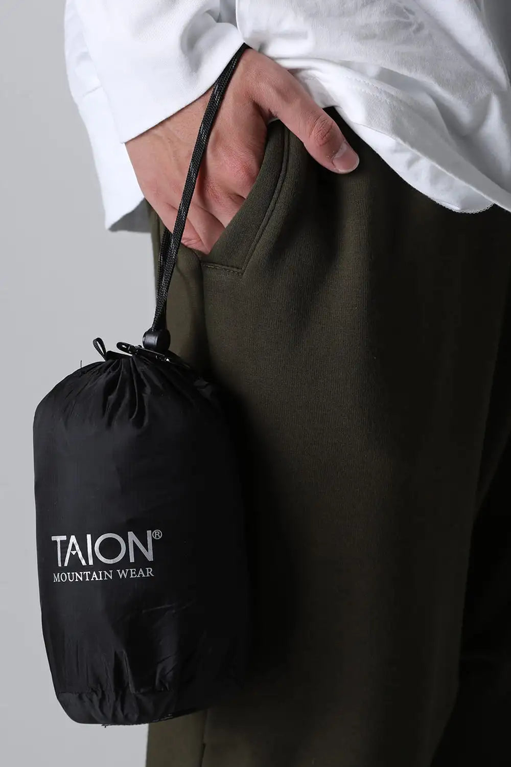 MOUNTAIN HI-SPEC CREW NECK DOWN VEST＜900FP+＞ Black