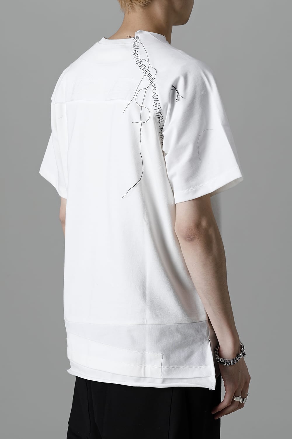 T-Shirt White / Black Stitch