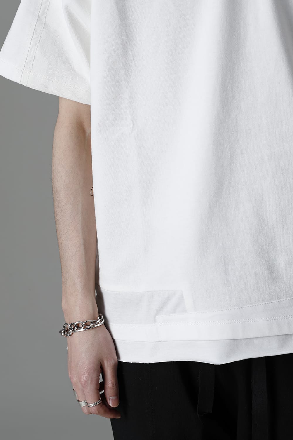 T-Shirt White / Black Stitch