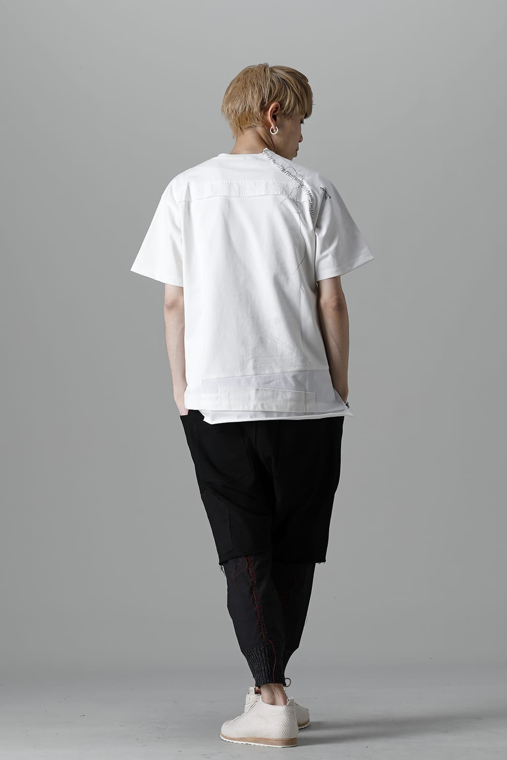 T-Shirt White / Black Stitch