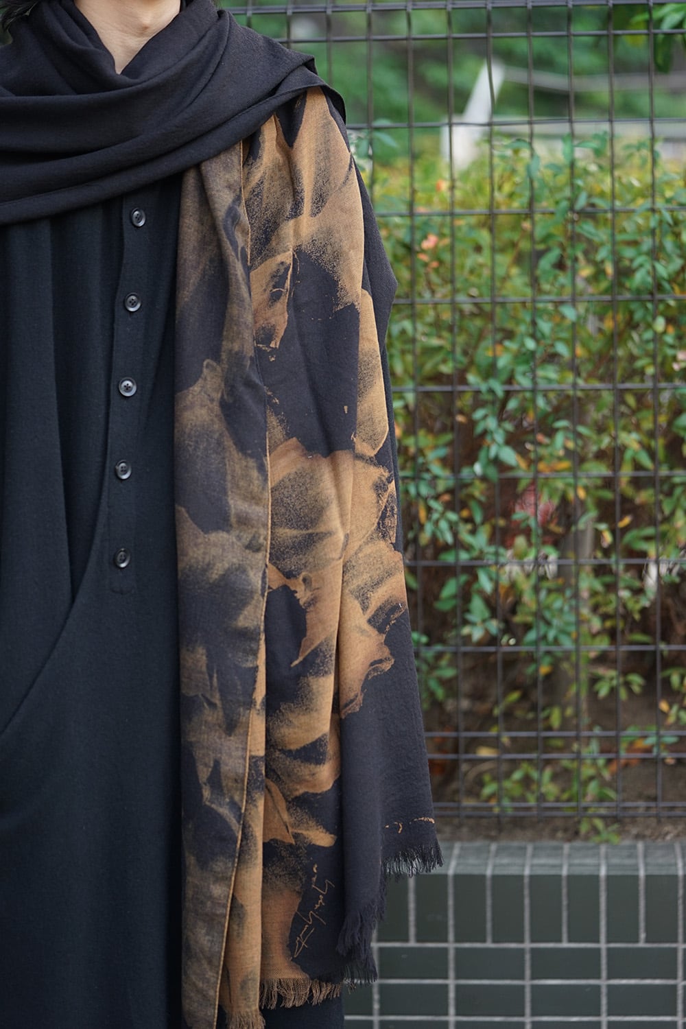 Dahlia Grilled Stole Wool Discharge - DV-L12-104