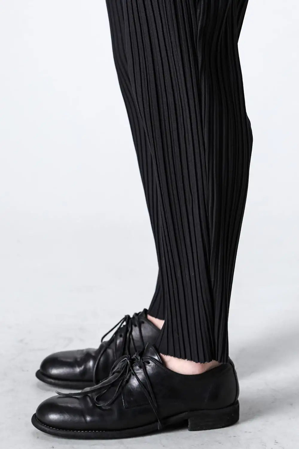 プリーツパンツ