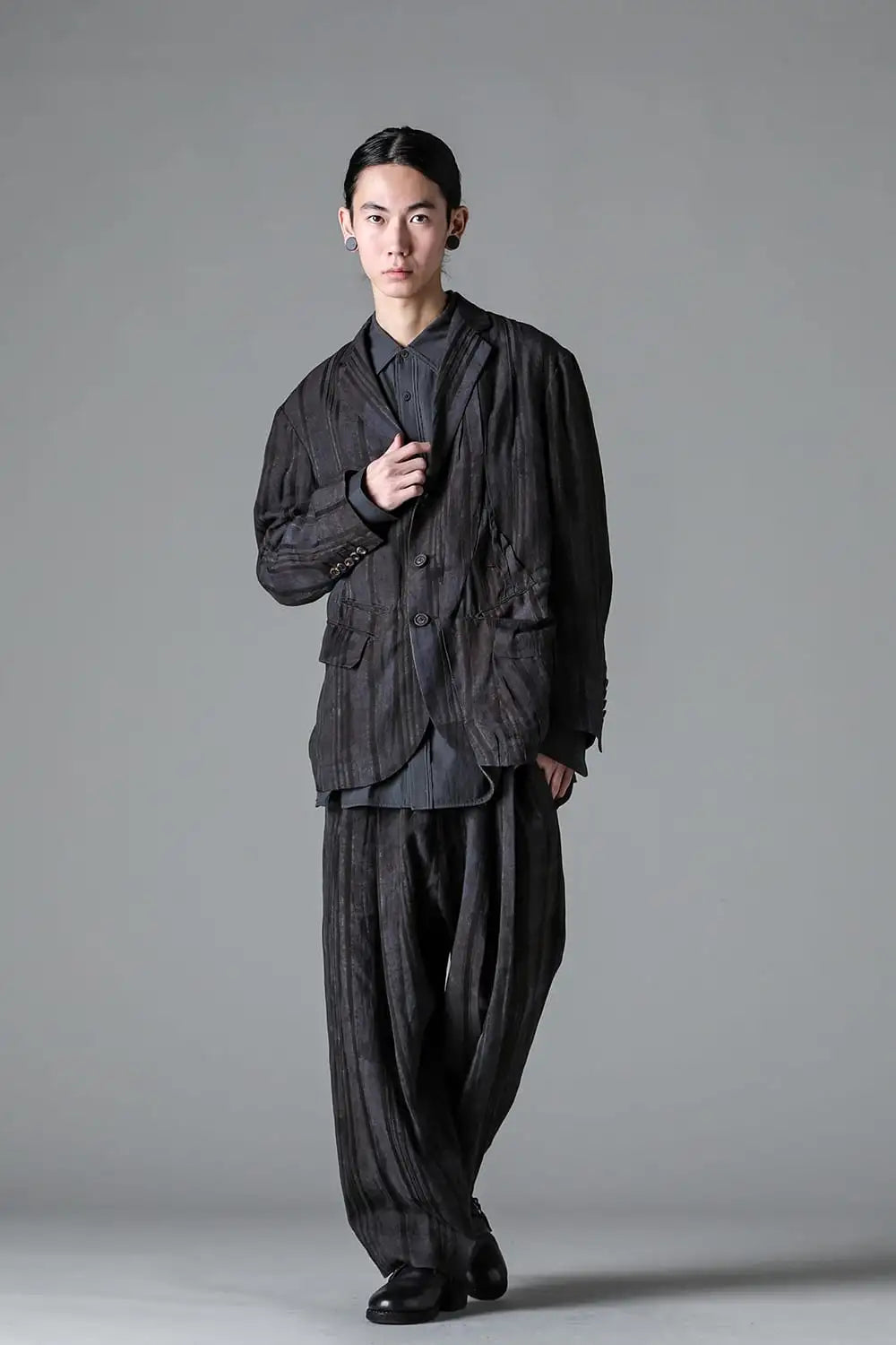 Front Pleats Tapered Long Trousers