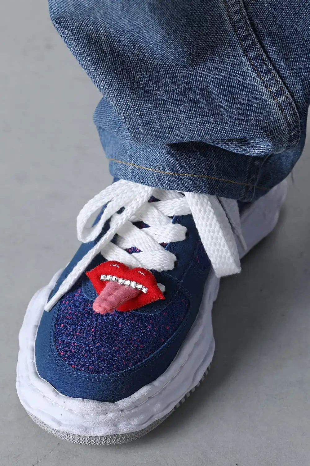 71 MICHAEL×MIHARA YASUHIRO Sneaker  EMBROIDERY WAYNE With BROOCH Blue