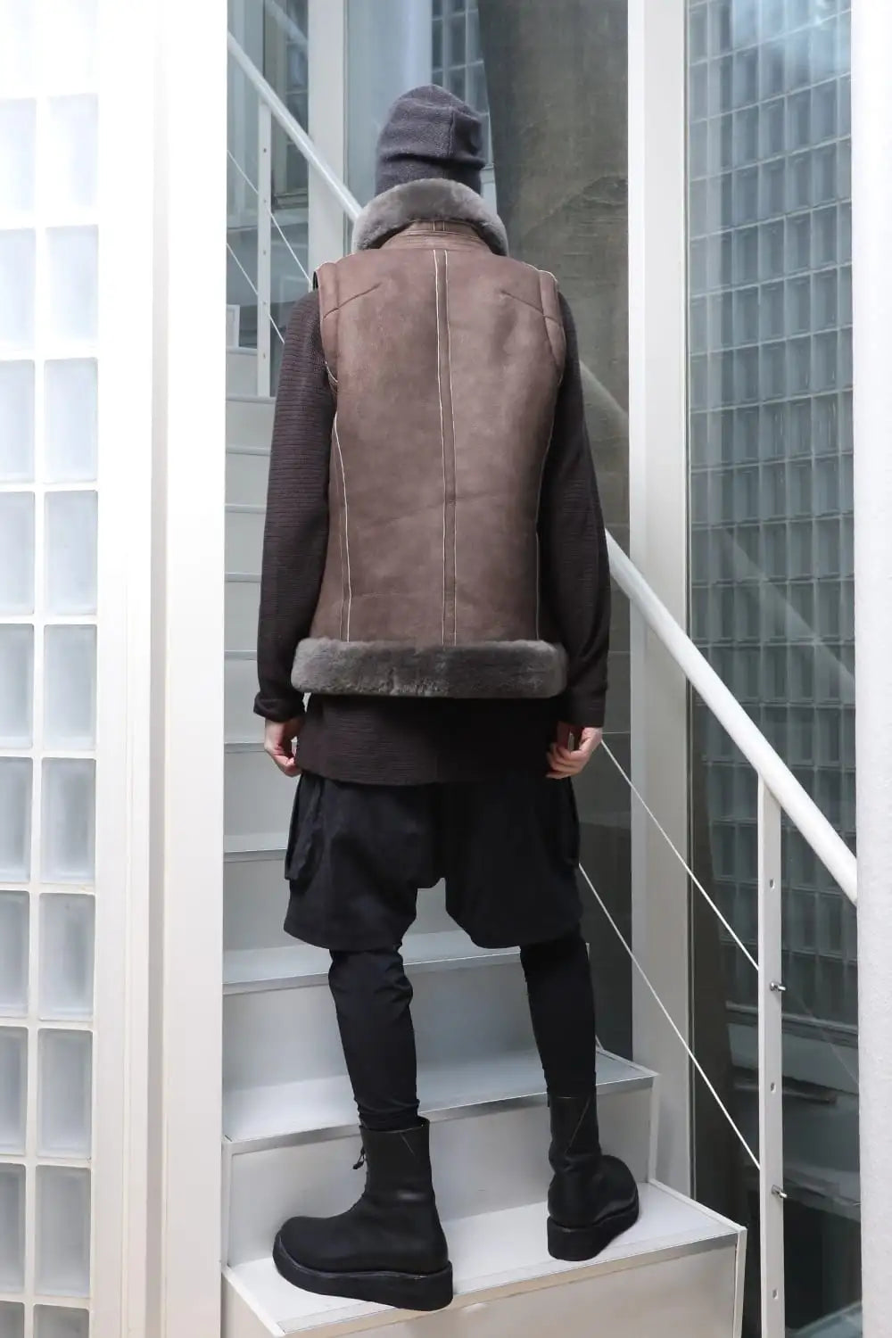 ハイネックベスト シープスキン ワームグレイ