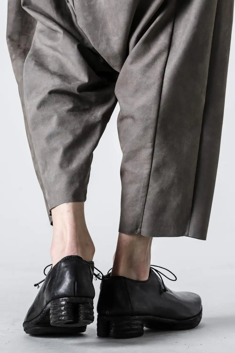 incarnation × DEVOA Shoes Horse leather garment dyed Black