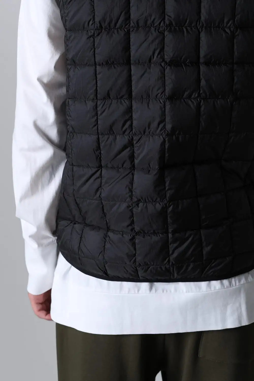 MOUNTAIN HI-SPEC CREW NECK DOWN VEST＜900FP+＞ Black