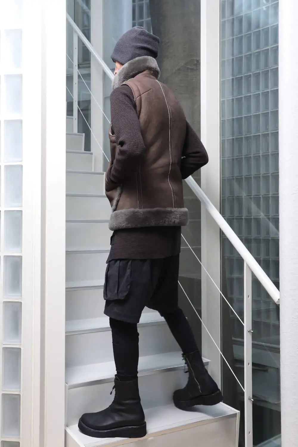 ハイネックベスト シープスキン ワームグレイ