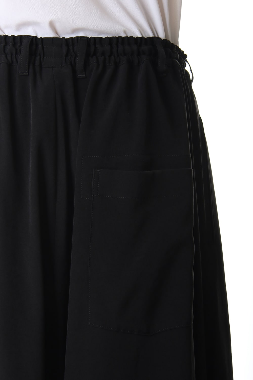 Side fluttering gaucho pants