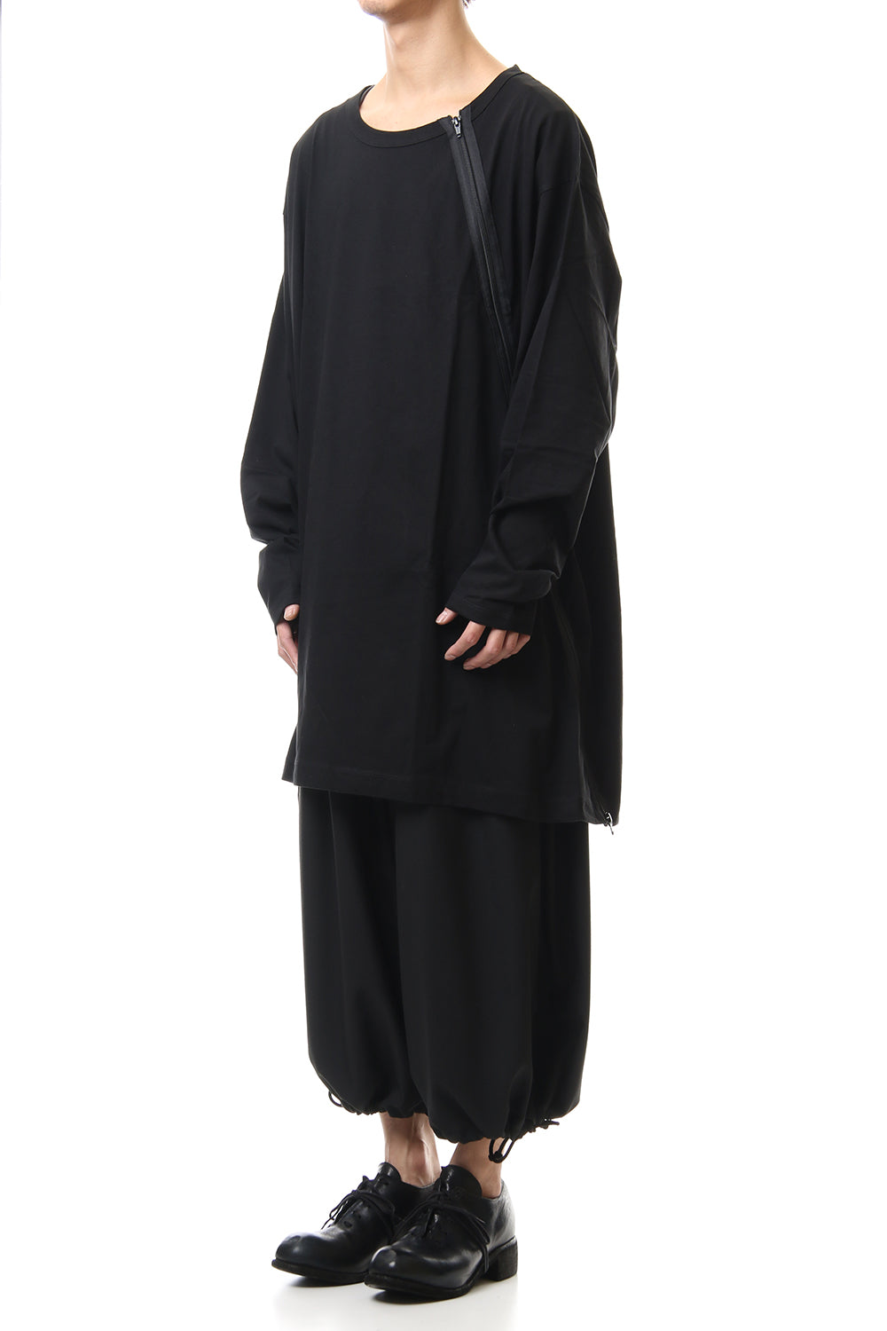 Diagonal zipper L/S cut sew Black